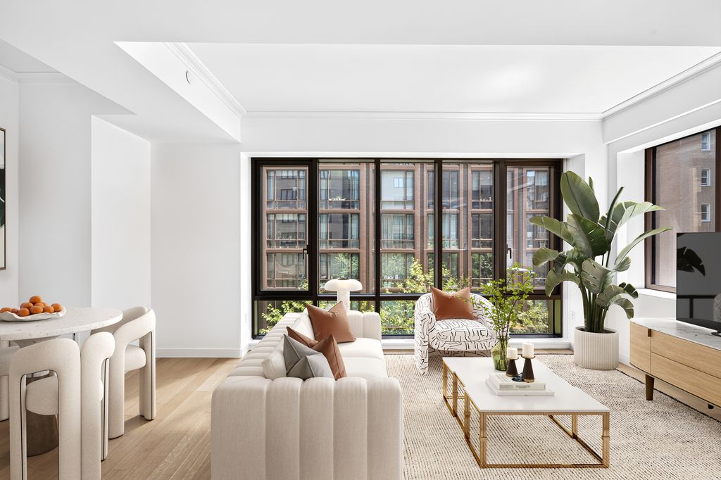 225 E 19th St Apt 402, New York City, NY 10003