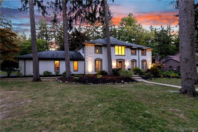 5 Greenwood Drive, Orchard Park, NY 14127