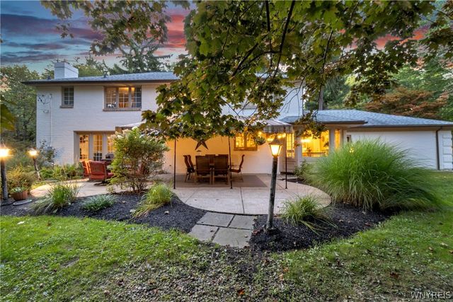 5 Greenwood Drive, Orchard Park, NY 14127