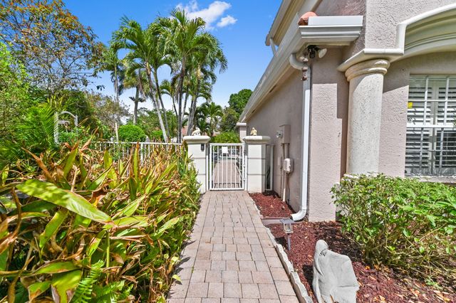 2395 Kemps Bay, West Palm Beach, FL 33411