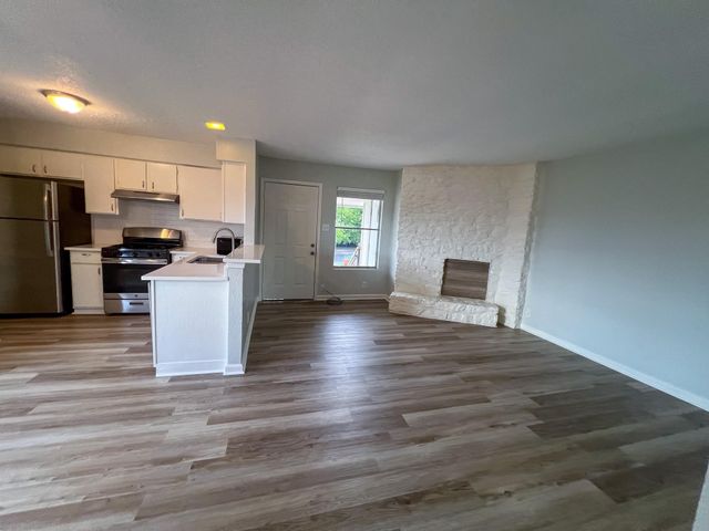 9901 Roxanna DR D, Austin, TX 78748