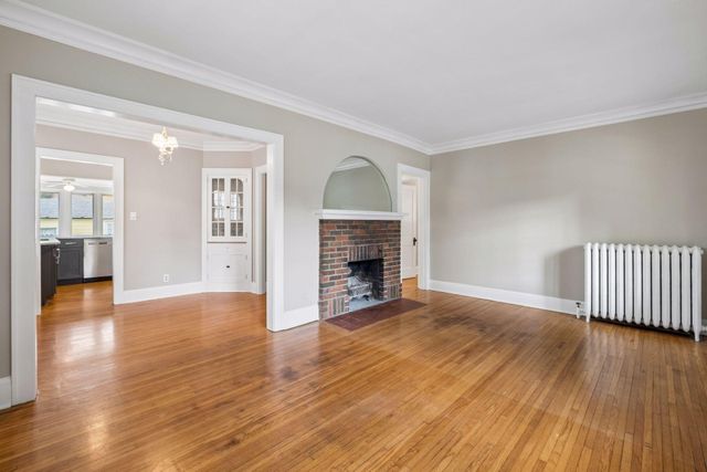 387 Cretin Avenue S, Saint Paul, MN 55105