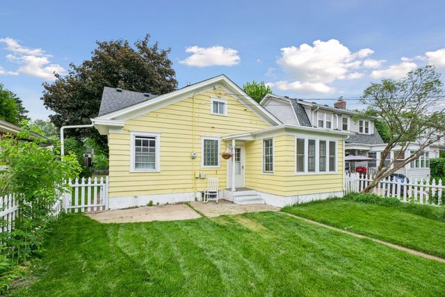 387 Cretin Avenue S, Saint Paul, MN 55105