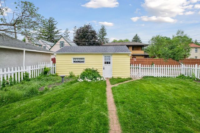 387 Cretin Avenue S, Saint Paul, MN 55105