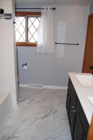 13585 Pineview Court, Middleburg Heights, OH 44130