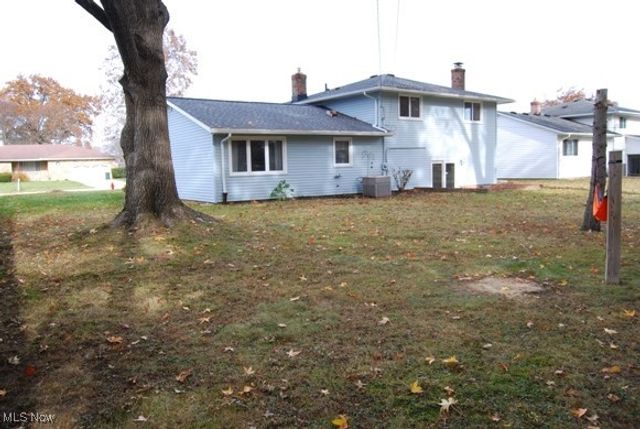 13585 Pineview Court, Middleburg Heights, OH 44130