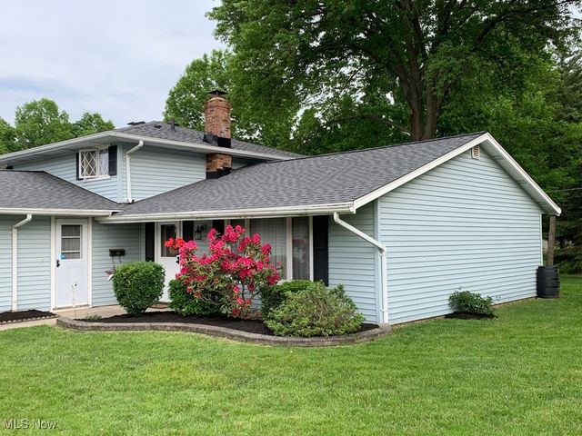 13585 Pineview Court, Middleburg Heights, OH 44130