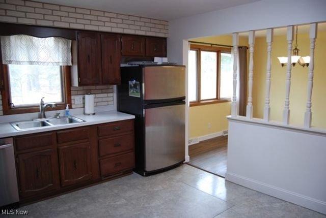 13585 Pineview Court, Middleburg Heights, OH 44130