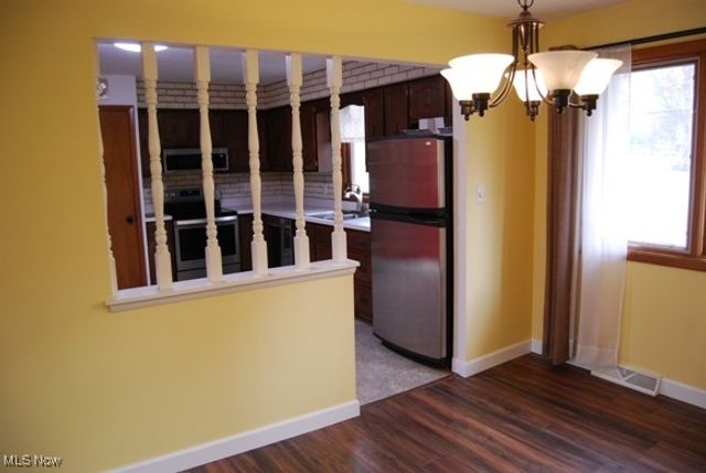 13585 Pineview Court, Middleburg Heights, OH 44130