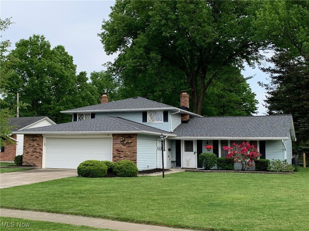 13585 Pineview Court, Middleburg Heights, OH 44130