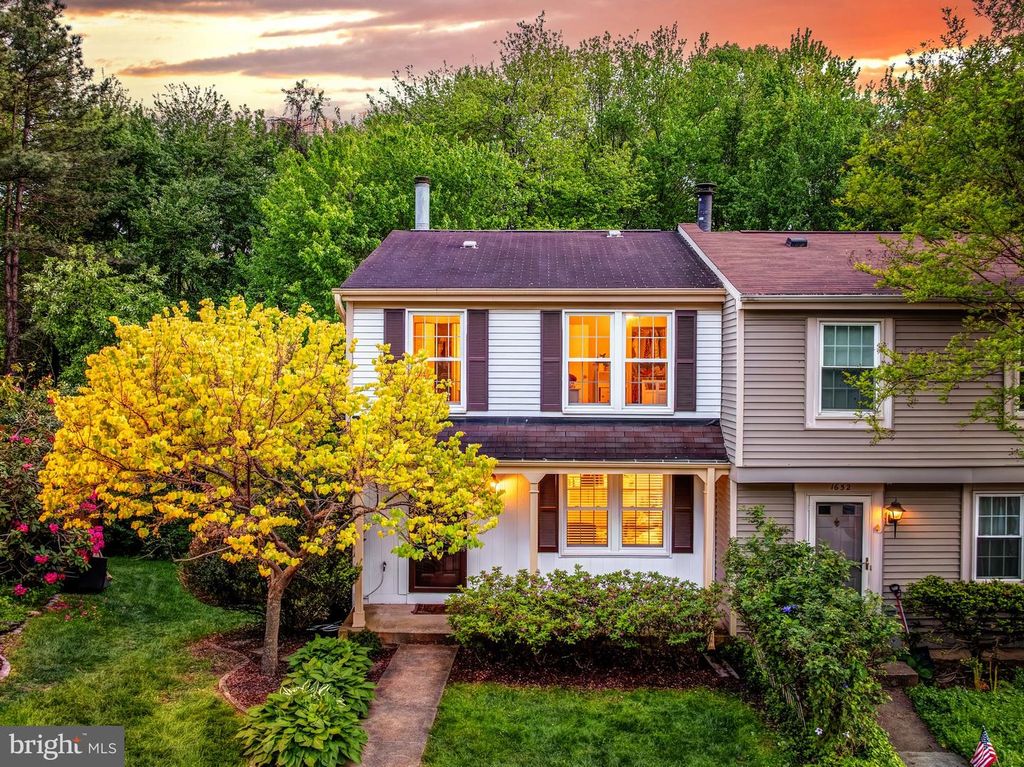 1654 BARNSTEAD DR, Reston, VA 20194