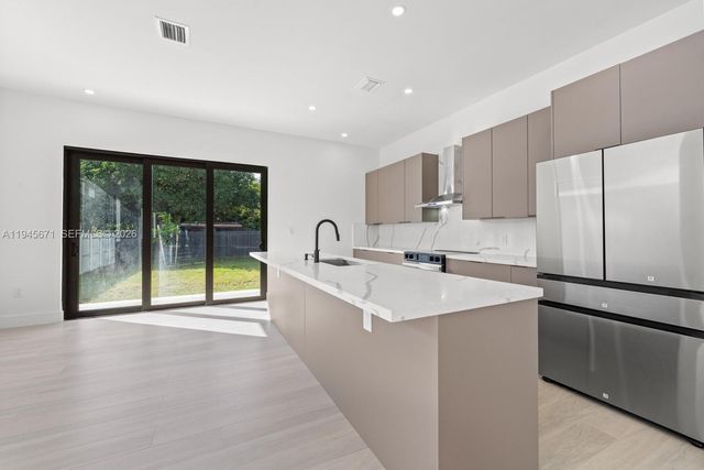 740 NW 24th Ct, Miami, FL 33125