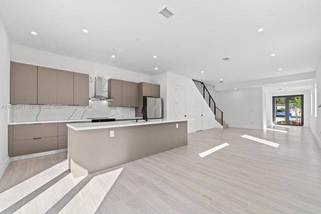 740 NW 24th Ct, Miami, FL 33125