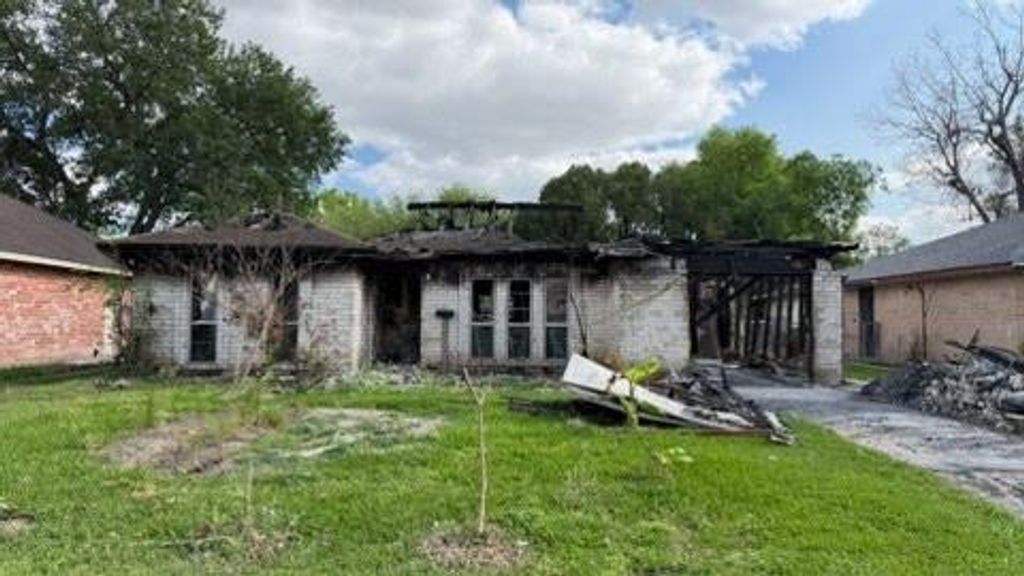 11323 Glenwolde Drive, Houston, TX 77099