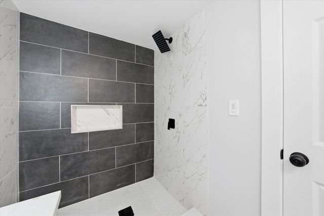 2811 W 82nd Street, Chicago, IL 60652