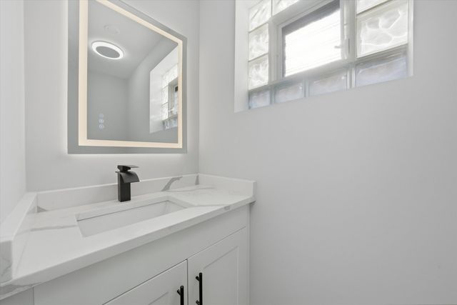 2811 W 82nd Street, Chicago, IL 60652