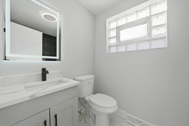 2811 W 82nd Street, Chicago, IL 60652