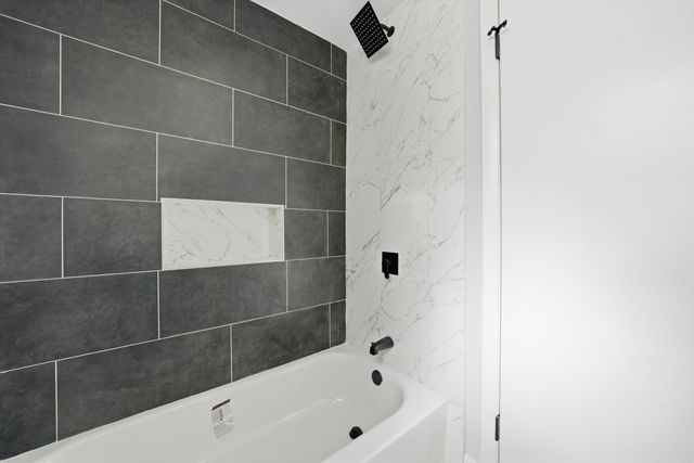 2811 W 82nd Street, Chicago, IL 60652