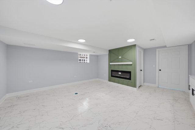 2811 W 82nd Street, Chicago, IL 60652