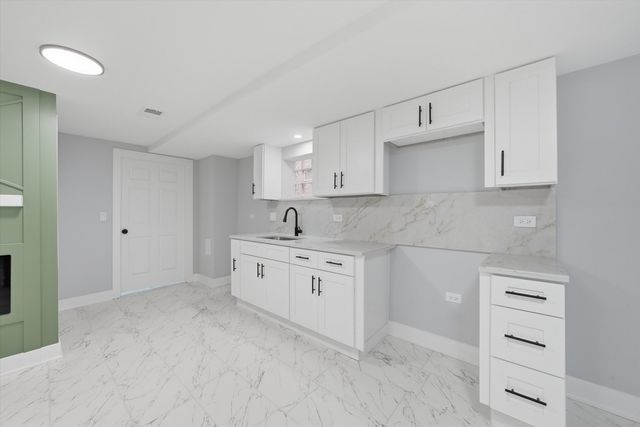 2811 W 82nd Street, Chicago, IL 60652