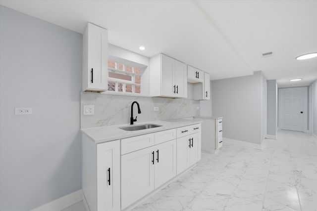 2811 W 82nd Street, Chicago, IL 60652