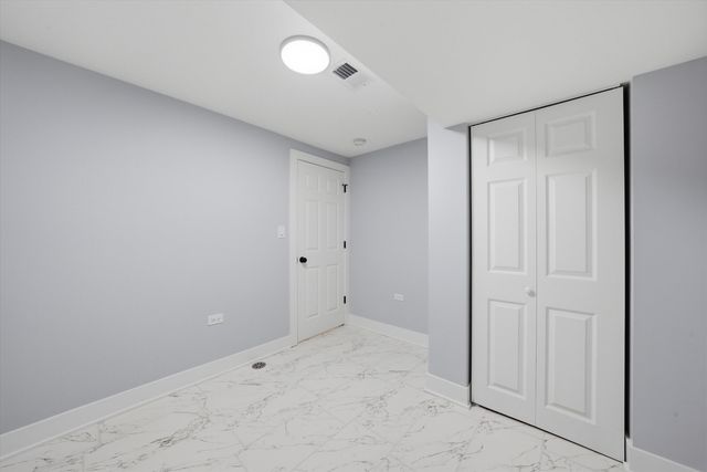 2811 W 82nd Street, Chicago, IL 60652