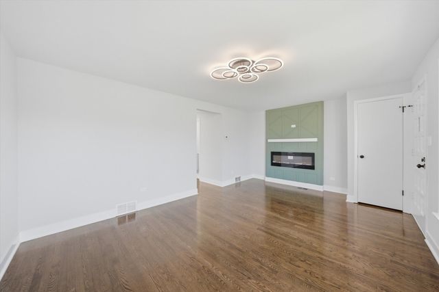 2811 W 82nd Street, Chicago, IL 60652