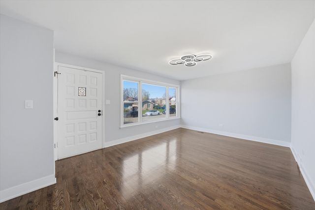 2811 W 82nd Street, Chicago, IL 60652