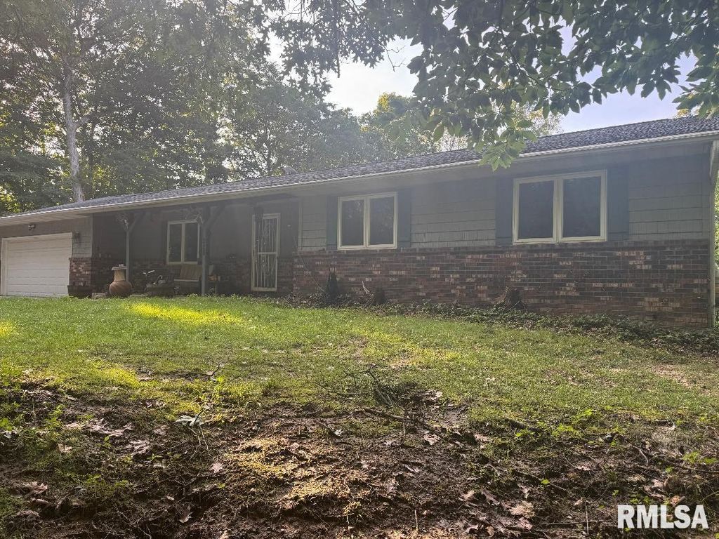 228 E HICKS HOLLOW Road, Chillicothe, IL 61523