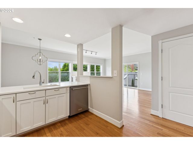 2241 Nw PETTYGROVE St 5, Portland, OR 97210