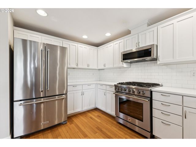 2241 Nw PETTYGROVE St 5, Portland, OR 97210