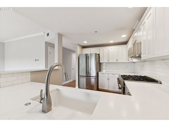 2241 Nw PETTYGROVE St 5, Portland, OR 97210