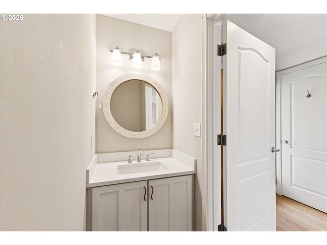 2241 Nw PETTYGROVE St 5, Portland, OR 97210