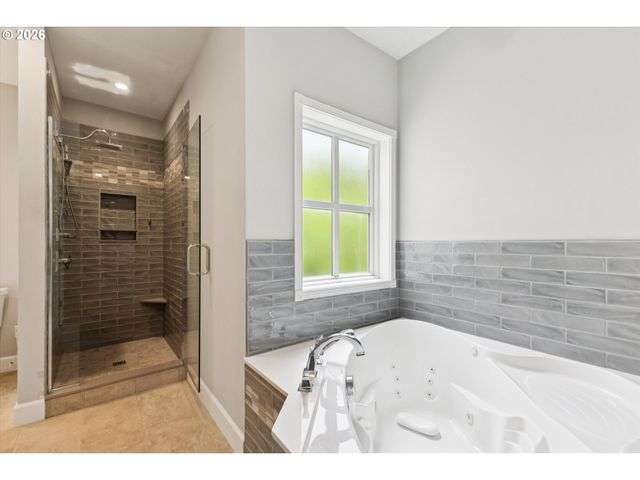 2241 Nw PETTYGROVE St 5, Portland, OR 97210