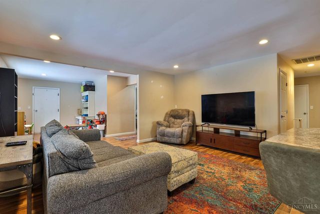 3287 Icicle Court, Cincinnati, OH 45251