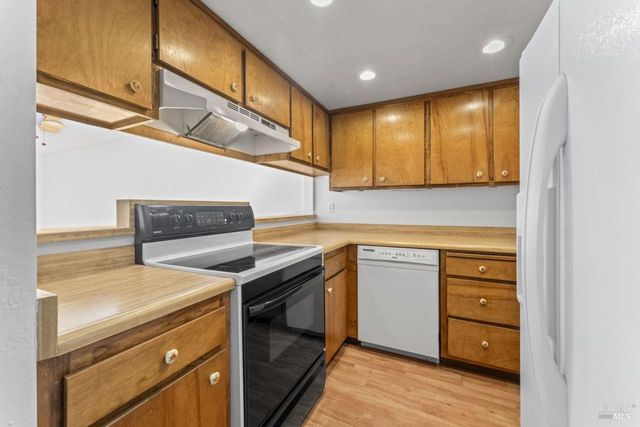 11 Creekwood Sqr, Rohnert Park, CA 94928