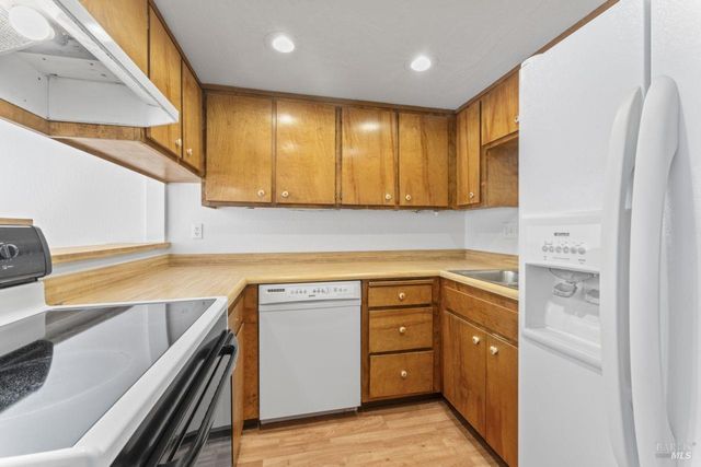 11 Creekwood Sqr, Rohnert Park, CA 94928