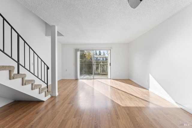 11 Creekwood Sqr, Rohnert Park, CA 94928