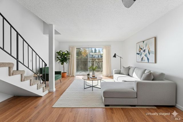 11 Creekwood Sqr, Rohnert Park, CA 94928