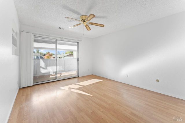 11 Creekwood Sqr, Rohnert Park, CA 94928