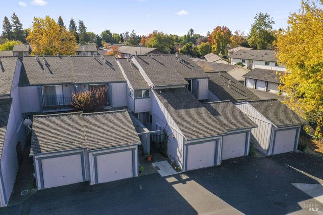 11 Creekwood Sqr, Rohnert Park, CA 94928