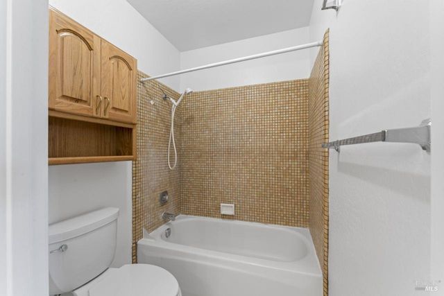 11 Creekwood Sqr, Rohnert Park, CA 94928