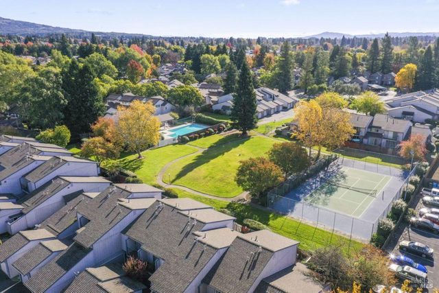 11 Creekwood Sqr, Rohnert Park, CA 94928