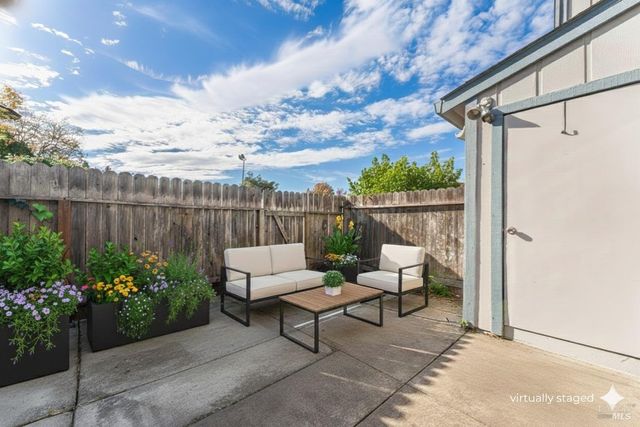 11 Creekwood Sqr, Rohnert Park, CA 94928