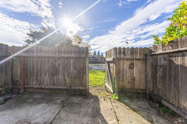 11 Creekwood Sqr, Rohnert Park, CA 94928