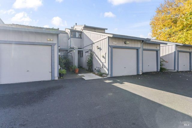 11 Creekwood Sqr, Rohnert Park, CA 94928