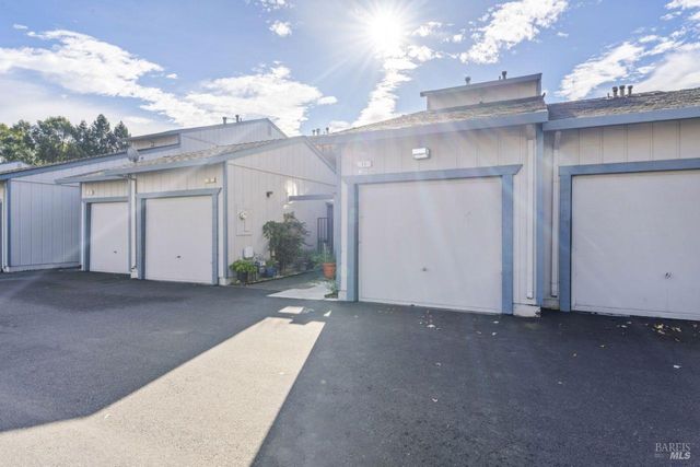 11 Creekwood Sqr, Rohnert Park, CA 94928