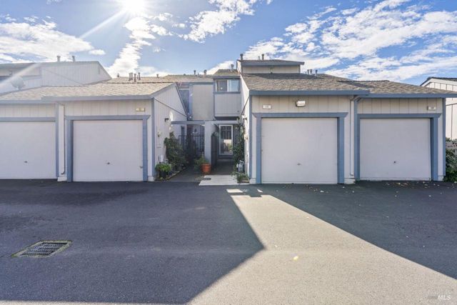 11 Creekwood Sqr, Rohnert Park, CA 94928