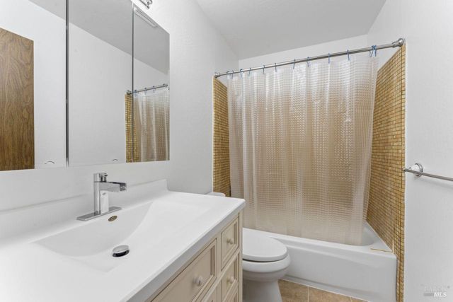 11 Creekwood Sqr, Rohnert Park, CA 94928