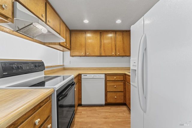 11 Creekwood Sqr, Rohnert Park, CA 94928